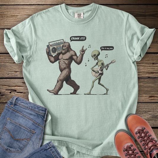 Sasquatch & Alien Rock It Walk T-Shirt